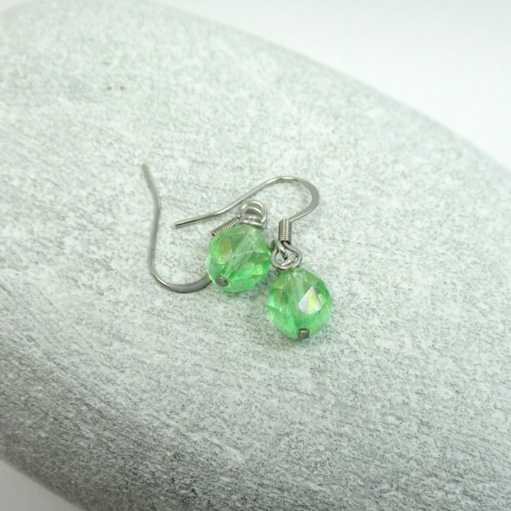 Vintage Uranium glass bead earrings - Picture 5 of 7